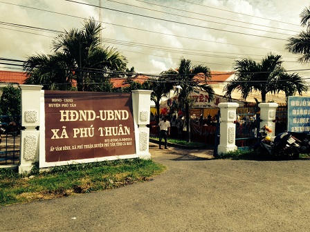 Chủ tịch xã cưới chú rể lớp 11 cho “tiểu thư” lớp 10